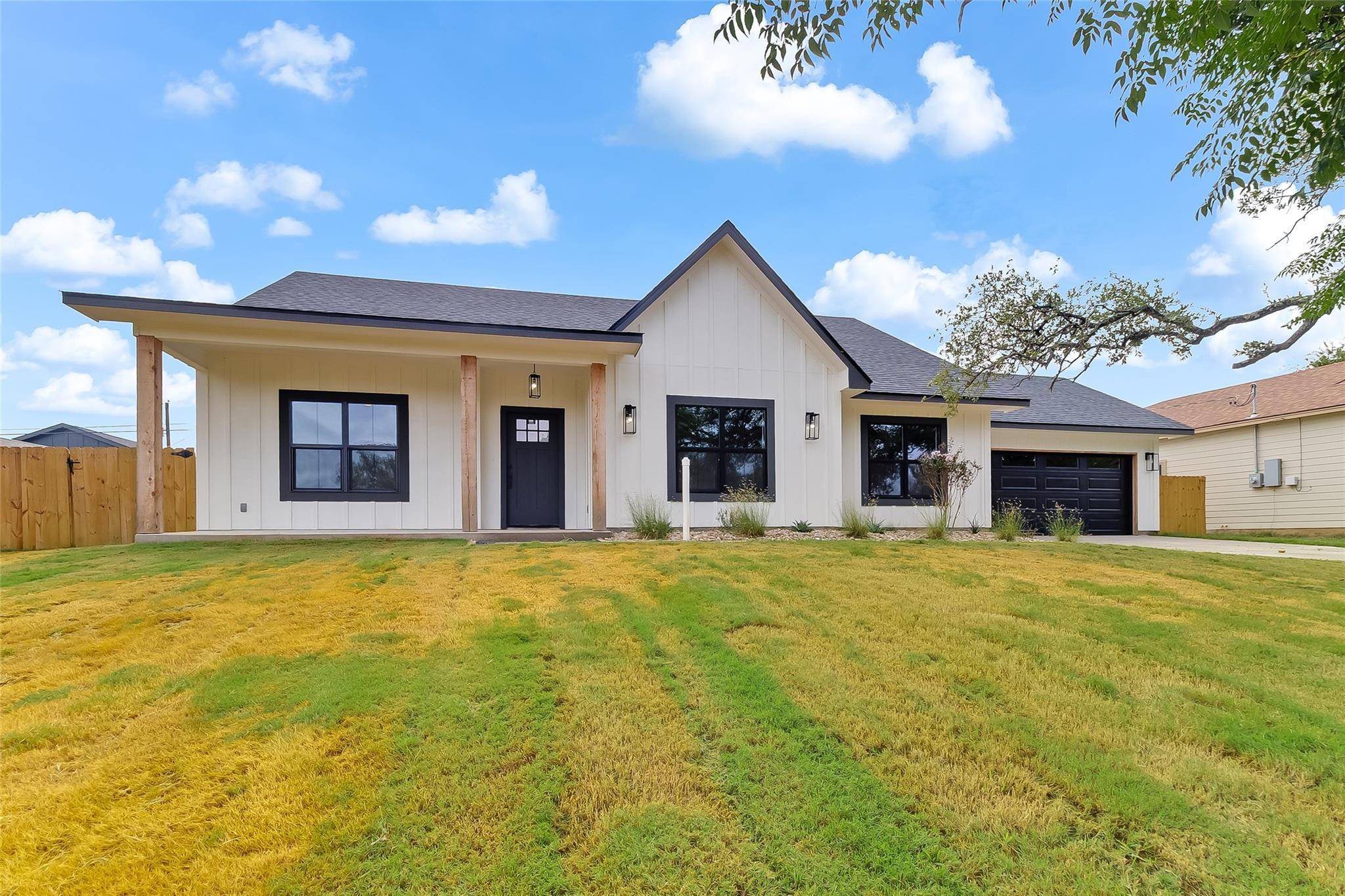 837 Birch LN, Cottonwood Shores, TX 78657