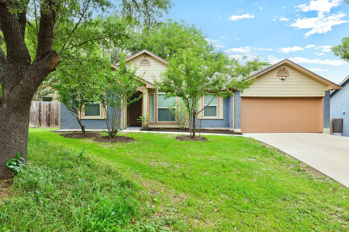Austin, TX 78744,4906 Gnarled Oak CV