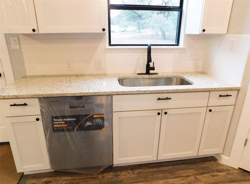 Spicewood, TX 78669,207 Laurel LN