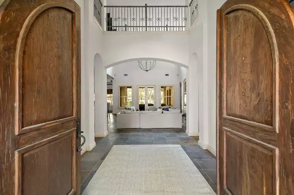 Austin, TX 78746,5902 Saratoga CV