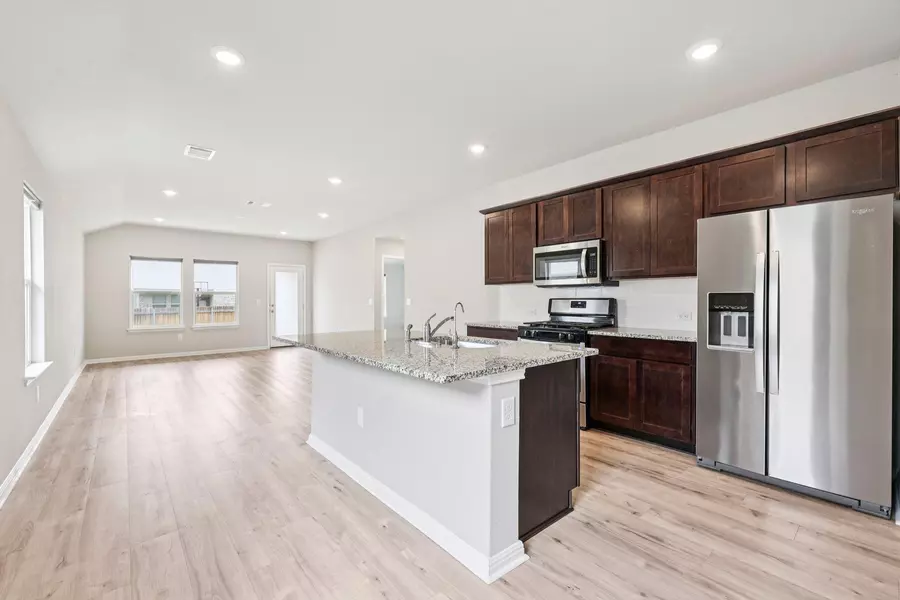 136 Ellinger RD, Georgetown, TX 78626