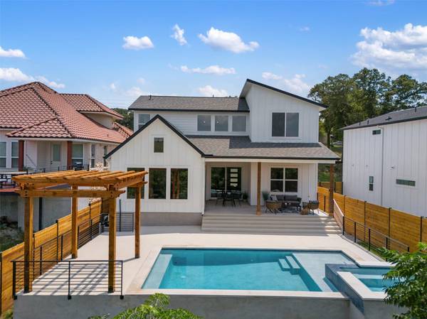 1404 E Applegate DR,  Austin,  TX 78753