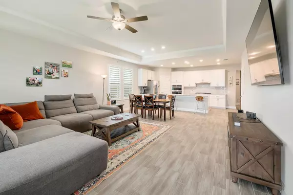 Liberty Hill, TX 78642,529 Compania CV