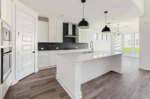 Lago Vista, TX 78645,8004 Royal Mint CV