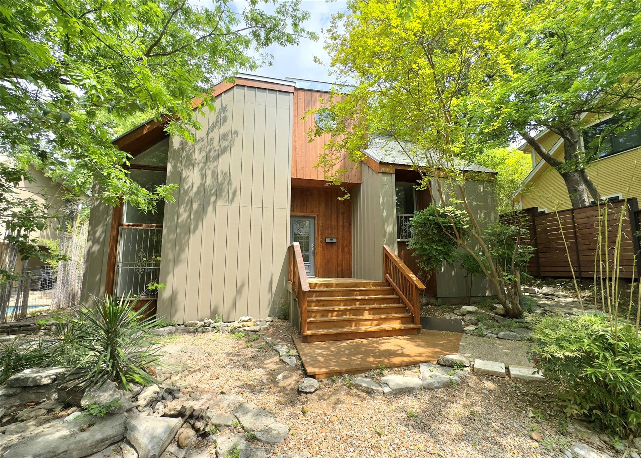 Austin, TX 78705,902 W 30th 1/2 ST