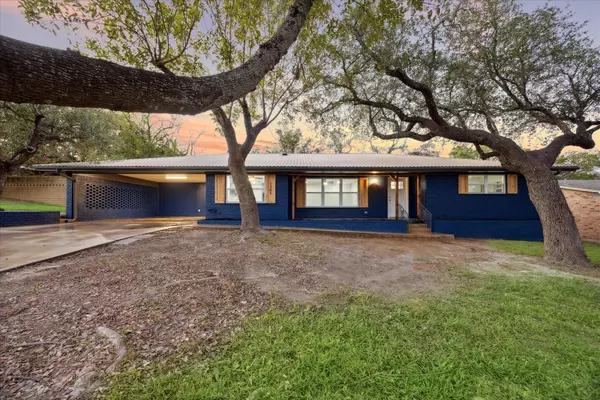 Lampasas, TX 76550,1305 W 1st ST