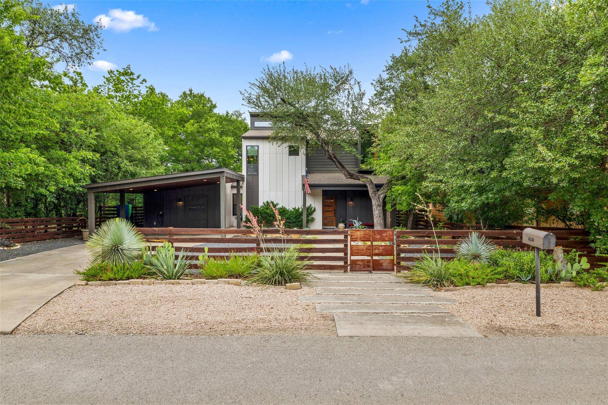 2001 Whitebead TRL, Austin, TX 78734