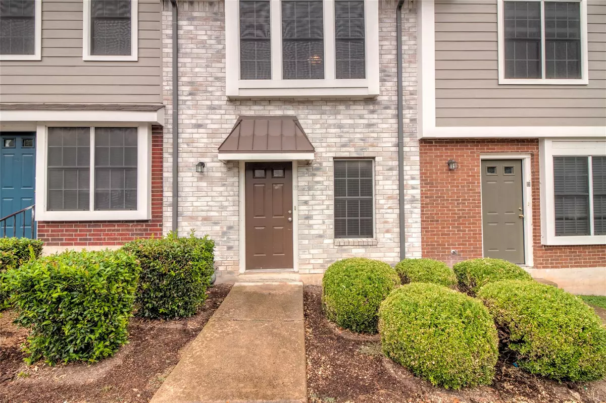 Georgetown, TX 78626,202 S College ST #8