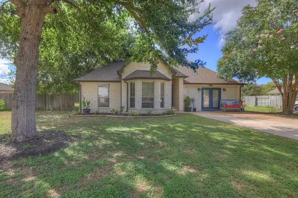 351 Thomas DR, Martindale, TX 78655