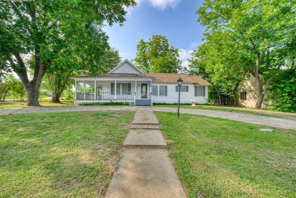 914 E Main ST, Madisonville, TX 77864