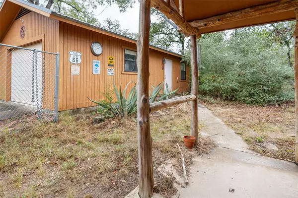 Rosanky, TX 78953,658 Piney LN