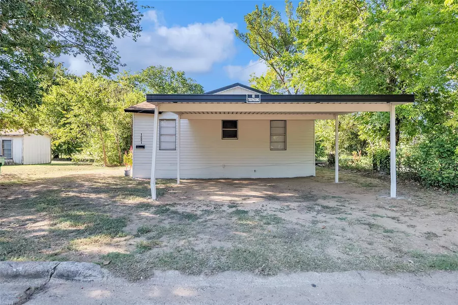 1001 W 8th ST, Cameron, TX 76520