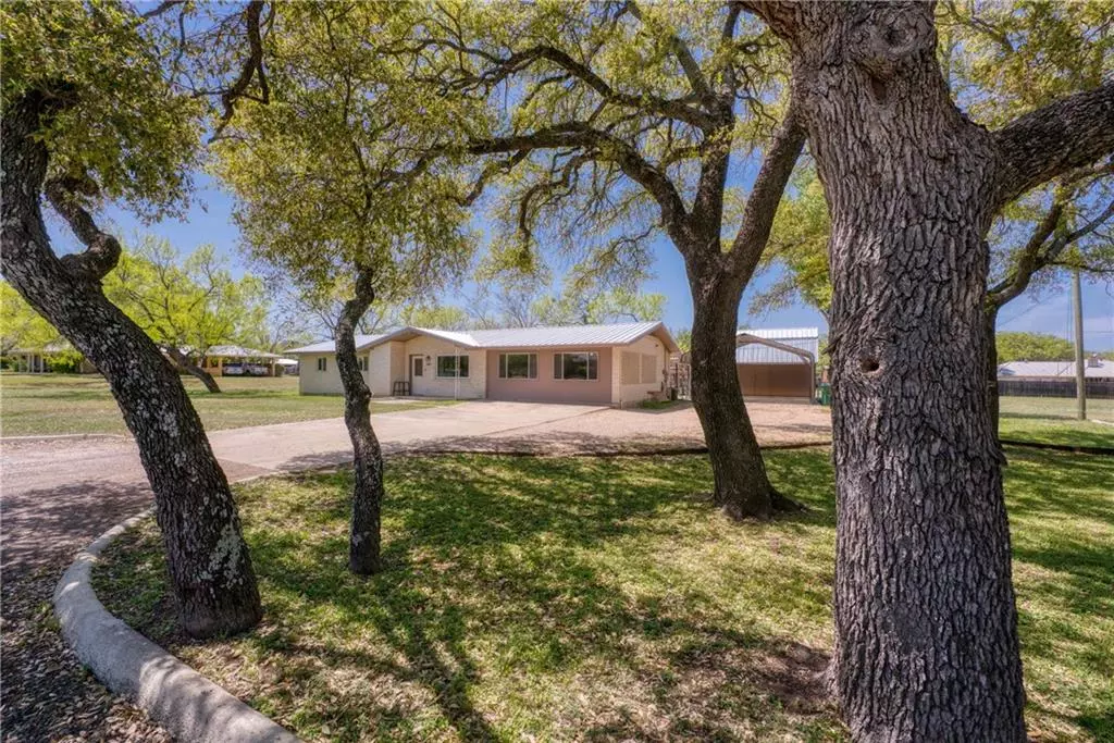 Llano, TX 78643,113 Post Oak DR