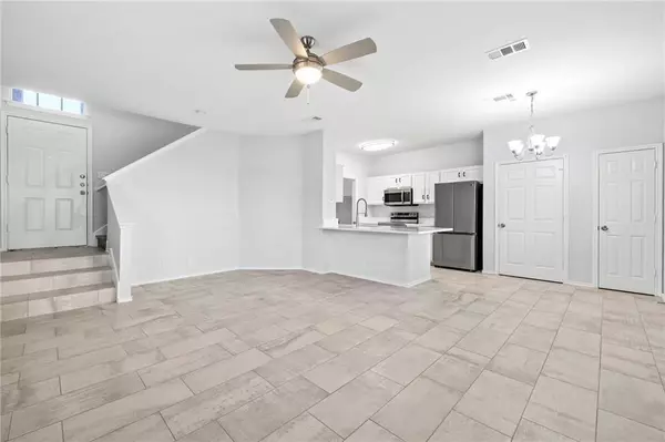 1700 Constantino CIR #B, Austin, TX 78745
