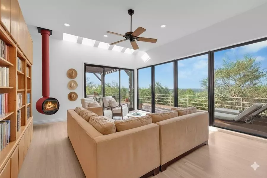 100 Derby DR, Spicewood, TX 78669