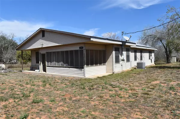 Jourdanton, TX 78026,3200 N State Highway 16