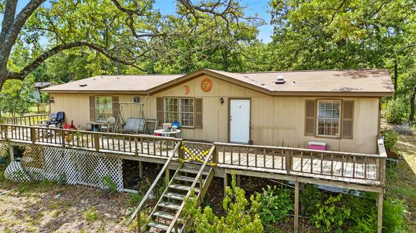 123 Lakeshore DR, Paige, TX 78659