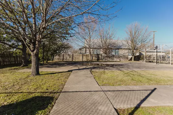 202 Main ST, Hutto, TX 78634