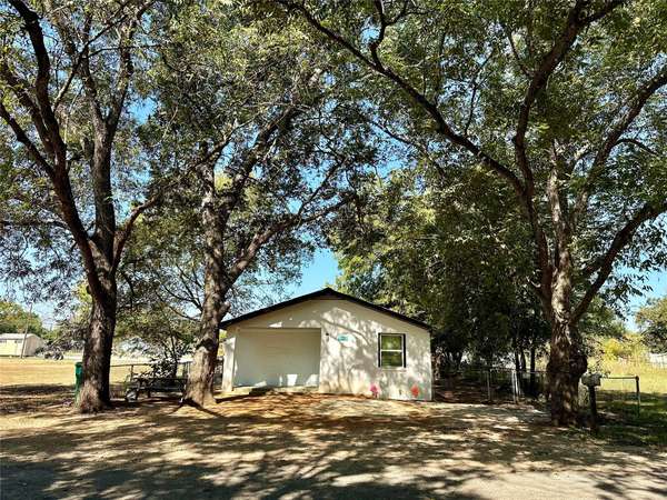 602 Walker ST, Smithville, TX 78957