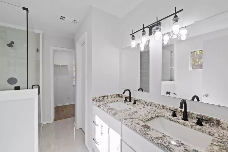 10001 Woodglen DR, Austin, TX 78753