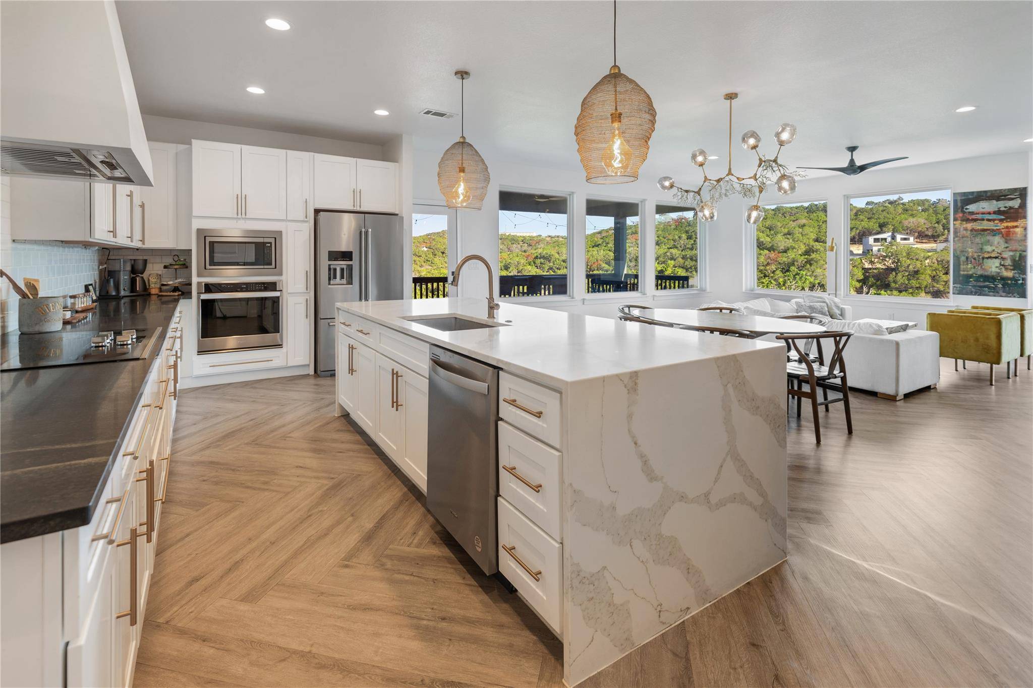 6200 Valleyview DR, Lago Vista, TX 78645