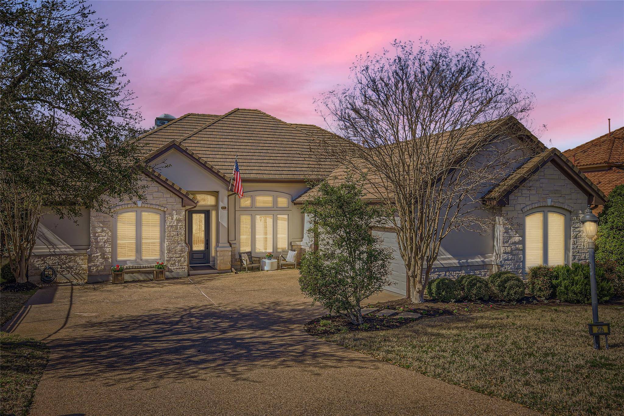 205 Jack Nicklaus DR,  Austin,  TX 78738