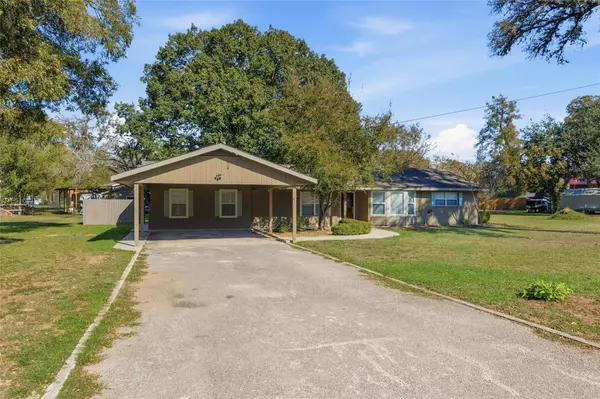 Seguin, TX 78155,163 Lakeside DR