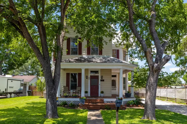 Schulenburg, TX 78956,515 Wolf ST