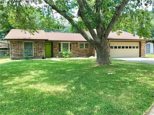 809 Ross CIR, Lockhart, TX 78644