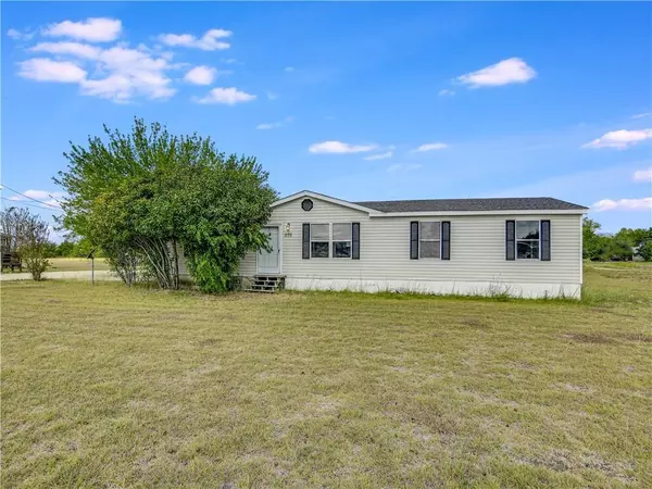 270 Koegler DR, Maxwell, TX 78656