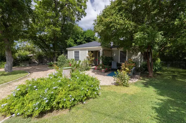 107 E 2nd ST, Georgetown, TX 78626