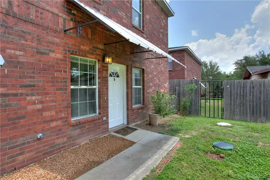 1105 N Cuernavaca DR #B, Austin, TX 78733