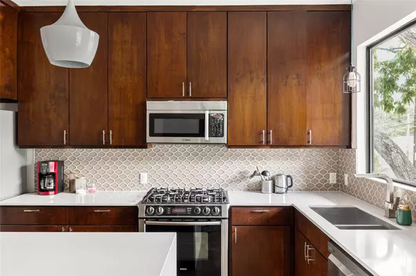 Austin, TX 78702,1103 E 12th ST