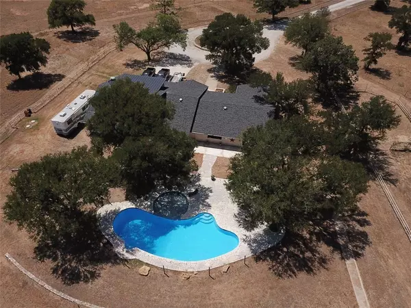 3383 E FM 20,  Lockhart,  TX 78644