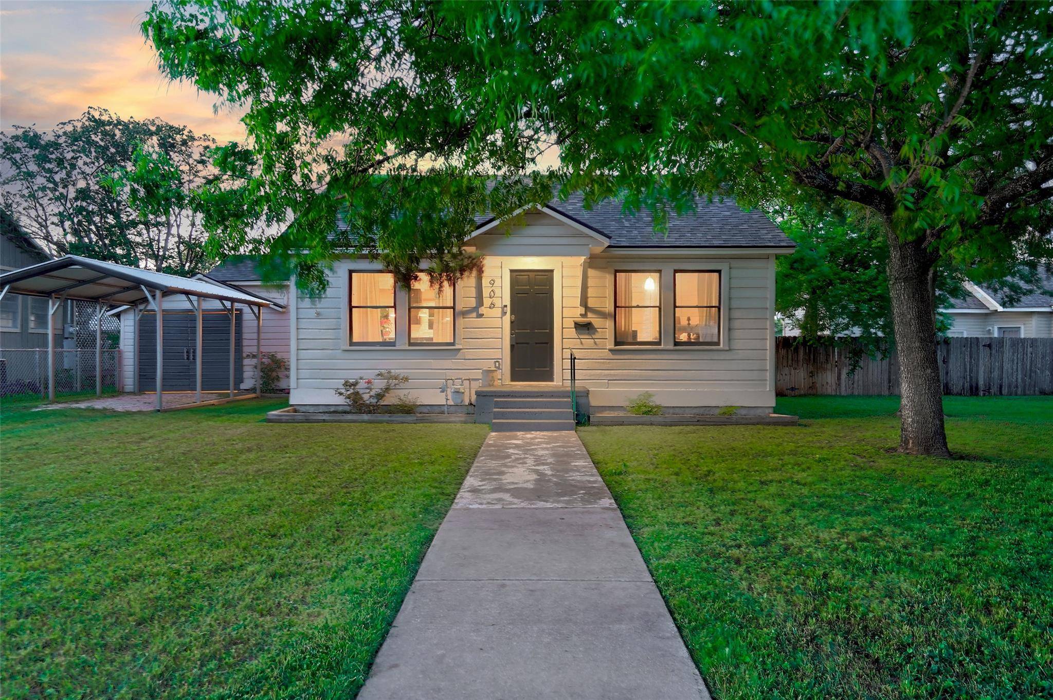 906 E Liberty Ave, Round Rock, TX 78664