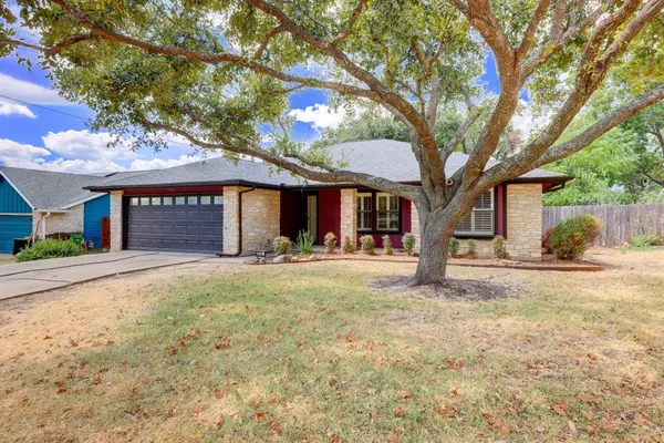 1704 Foxfire DR, Round Rock, TX 78681