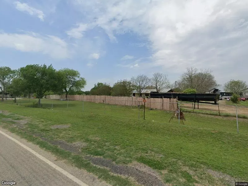 32 Serna DR, Lockhart, TX 78644