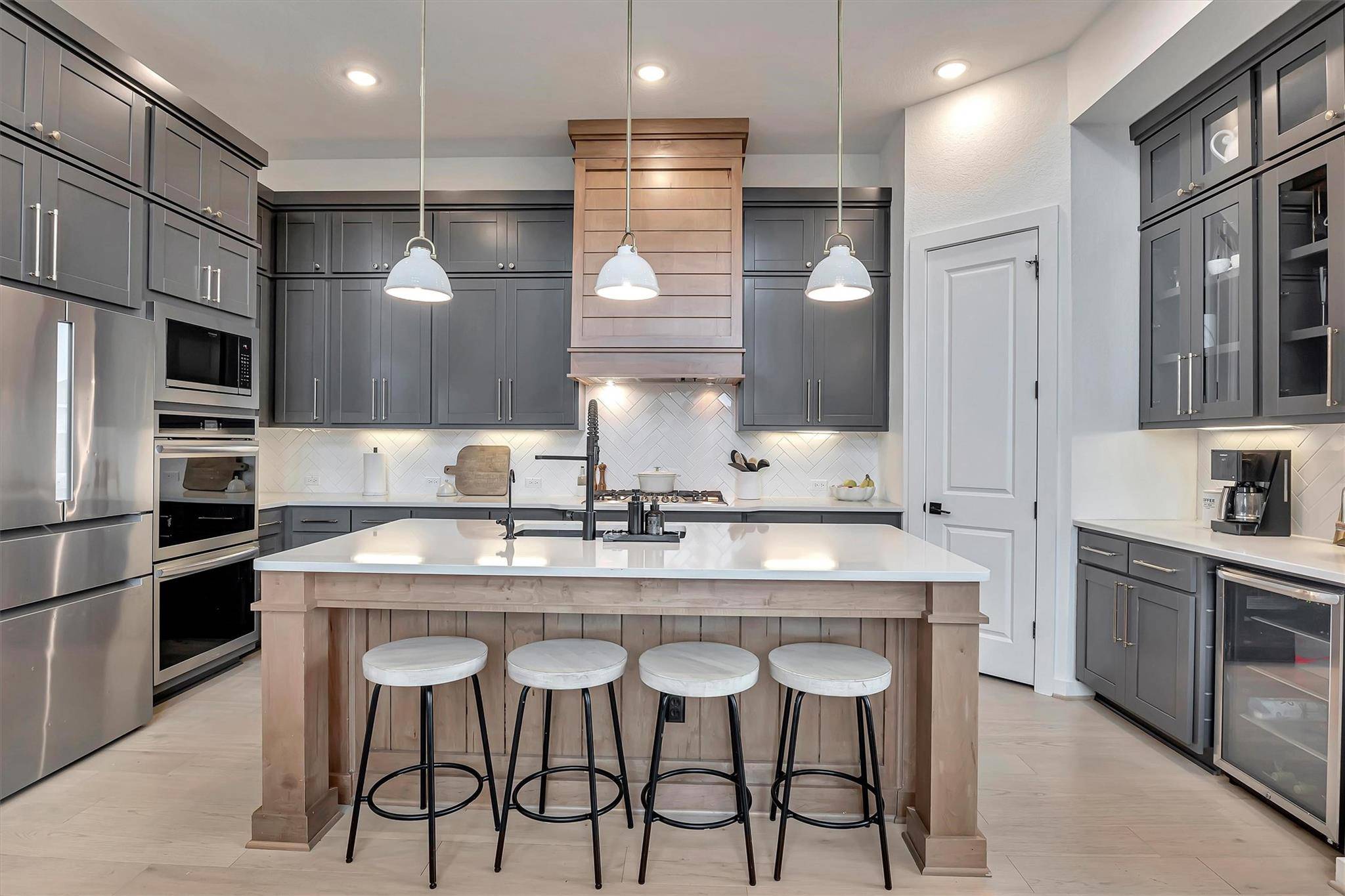 2025 Discovery Well DR,  Liberty Hill,  TX 78642