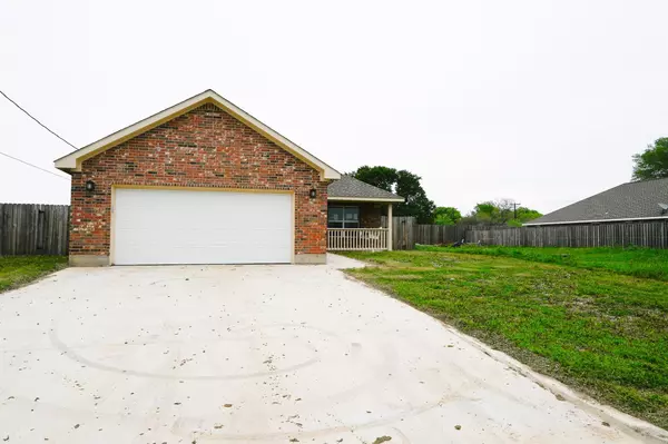 435 E Galveston ST, Giddings, TX 78942