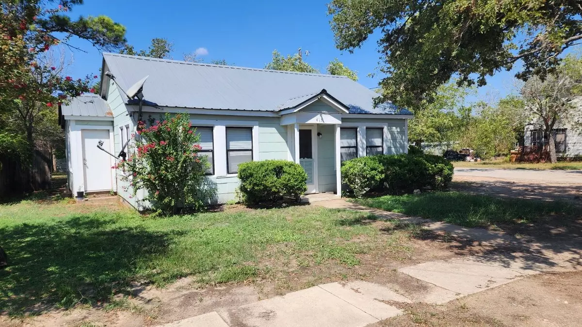 Waelder, TX 78959,413 N Avenue D Ave