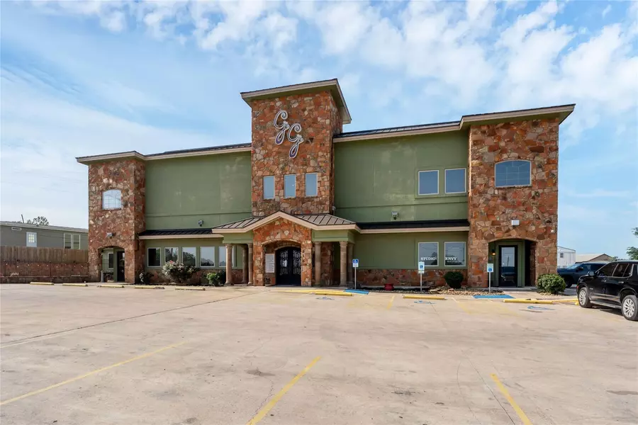 216 Middlebuster RD, Gonzales, TX 78629
