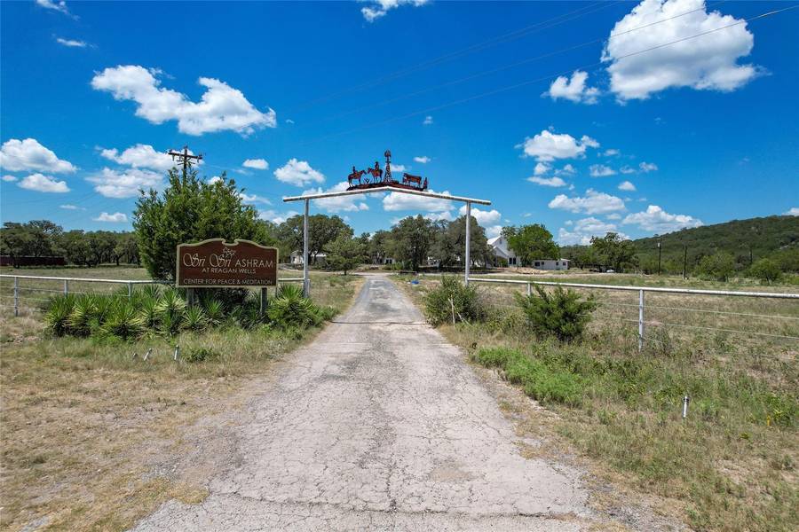 7802 Ranch Road 1051, Uvalde, TX 78801