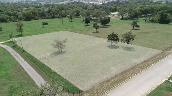 0 Willow, Luling, TX 78648