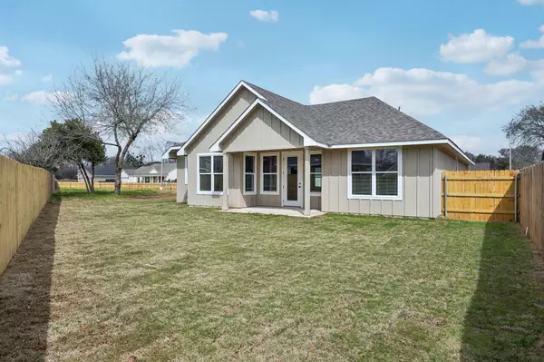 Smithville, TX 78957,116 Callie ST