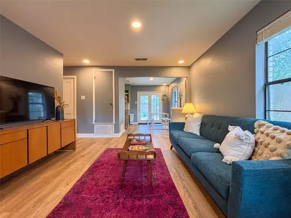 Lockhart, TX 78644,406 Concho ST #B