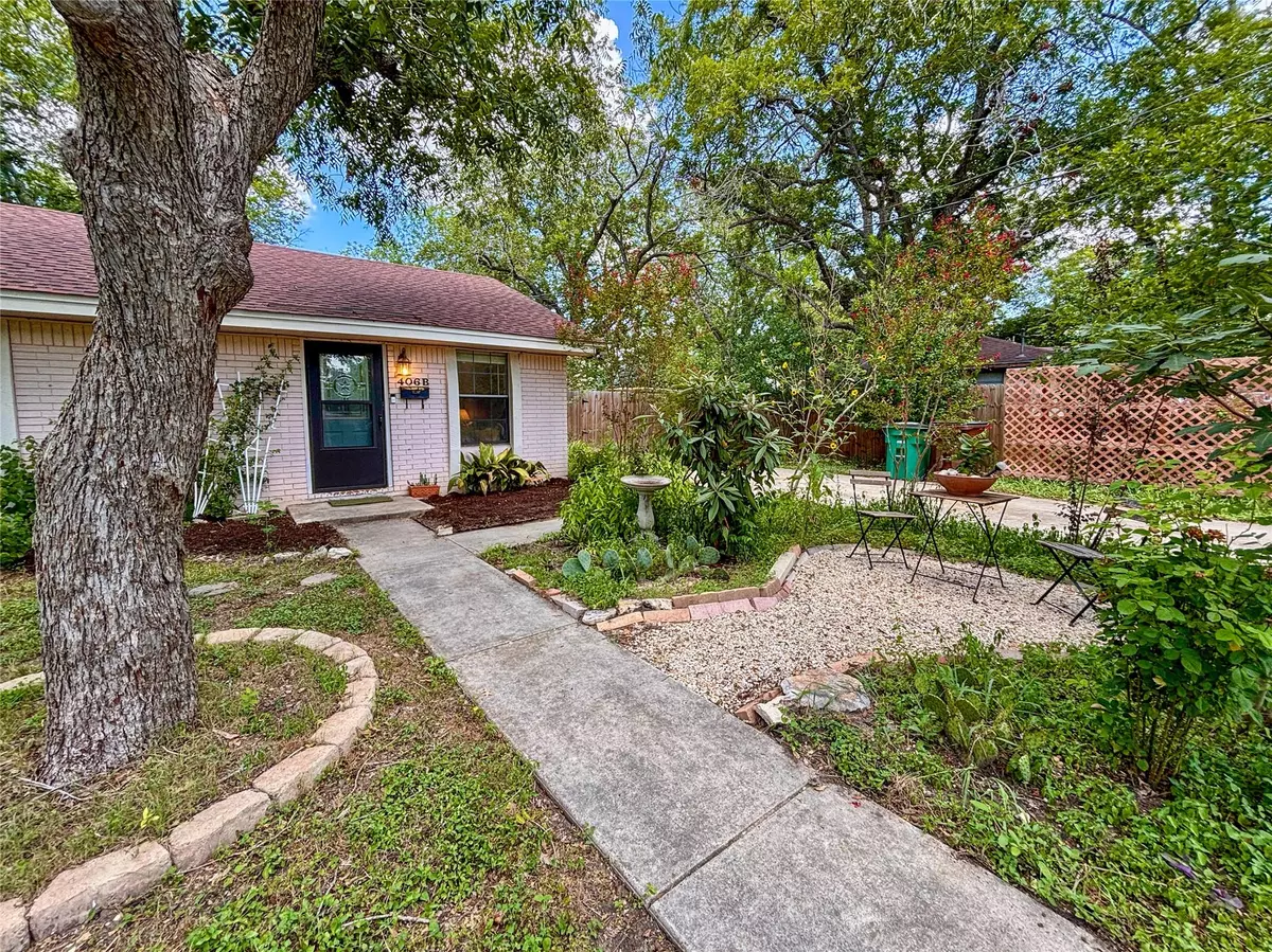 Lockhart, TX 78644,406 Concho ST #B