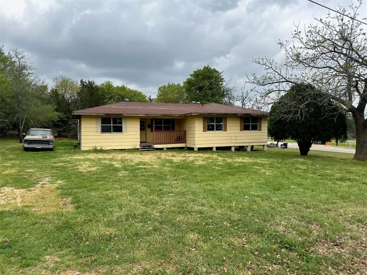 Hearne, TX 77859,909 E 2nd ST