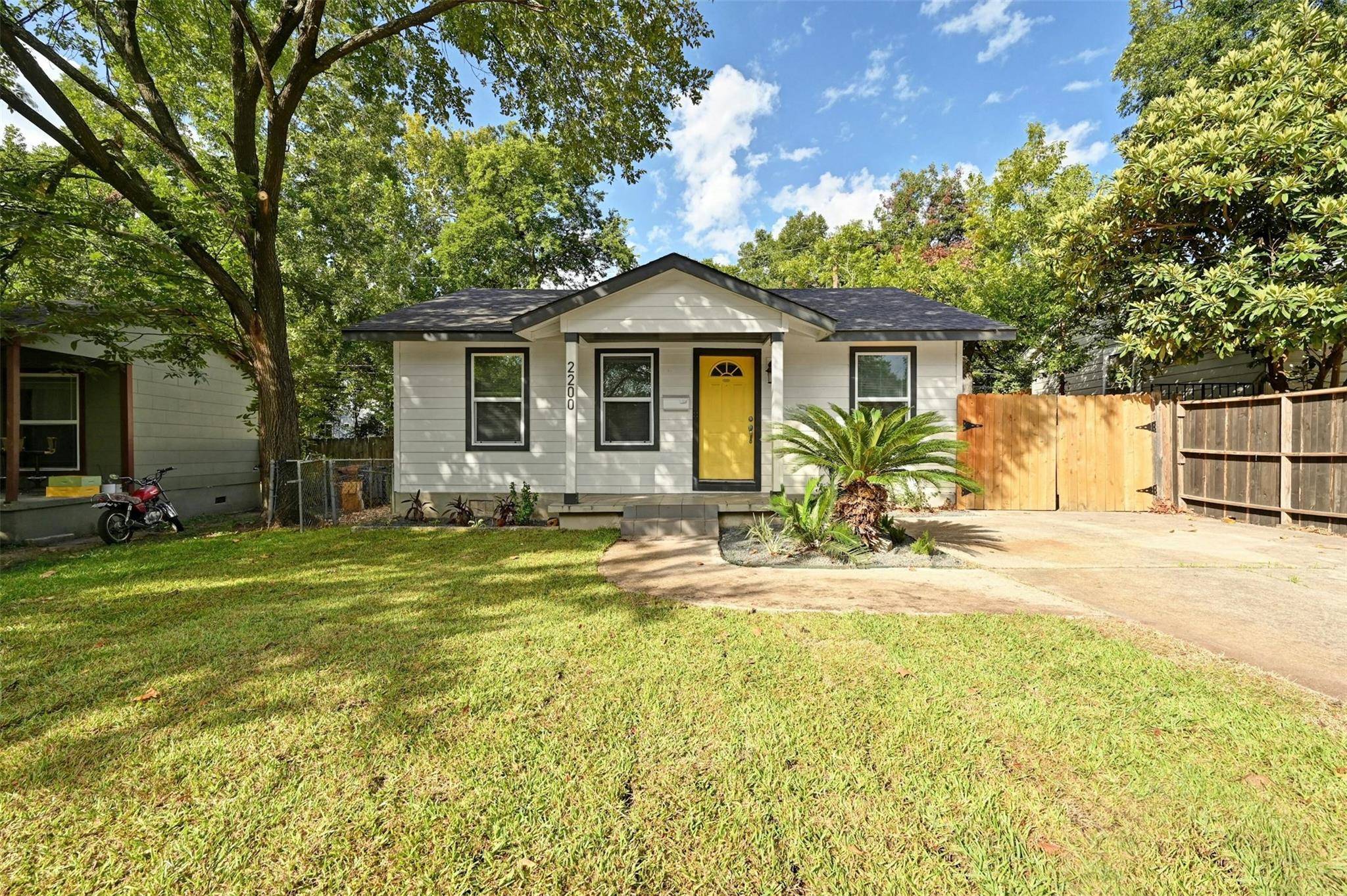 2200 Rountree DR, Austin, TX 78722