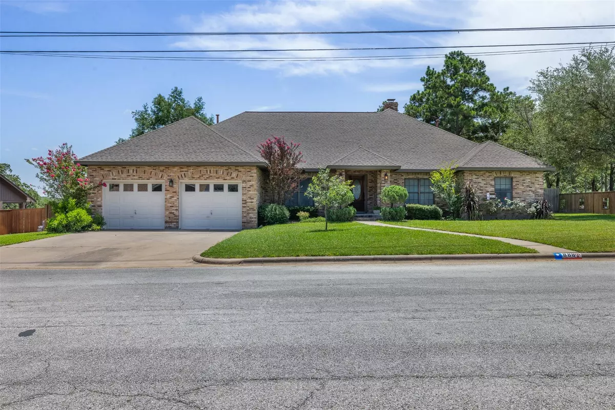 Giddings, TX 78942,888 Acorn ST
