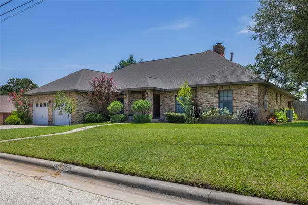 Giddings, TX 78942,888 Acorn ST